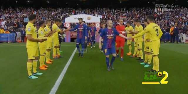 صور : لاعبو فياريال يقومون بالممر الشرفي لبرشلونة
