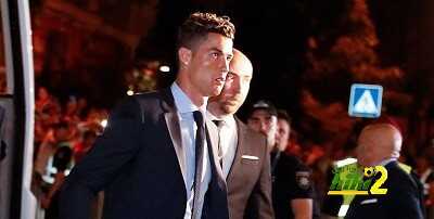 🔴 بالفيديو .. ريال مدريد يصل إلى فندقه بكييف وسط حضور جماهيري كثيف