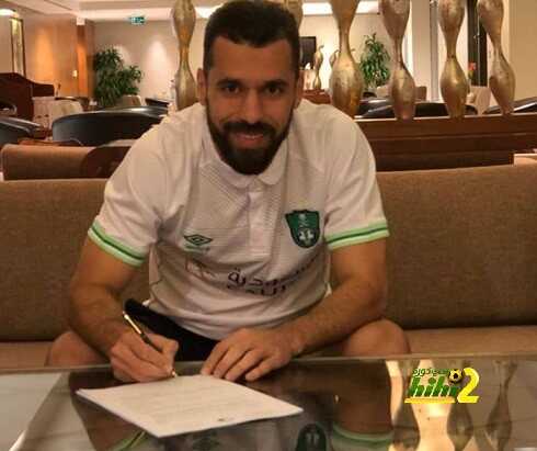عبدالله السعيد يوقع عقود انتقاله للأهلي السعودي