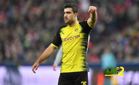 مدافع دورتموند يختار اللعب لأرسنال بدلا من اليونايتد
