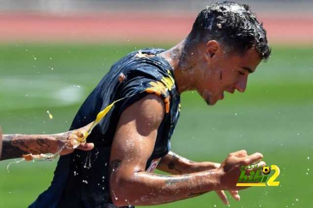 لاعبو المنتخب البرازيلي يحتفلون بكوتينيو