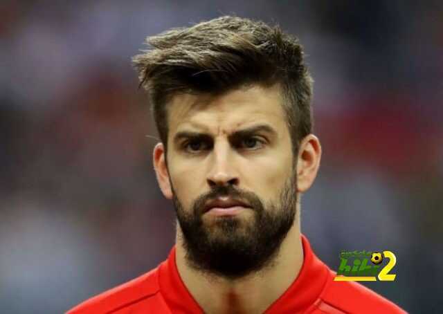 بيكيه يسخر من اخبار خلافاته مع برشلونة