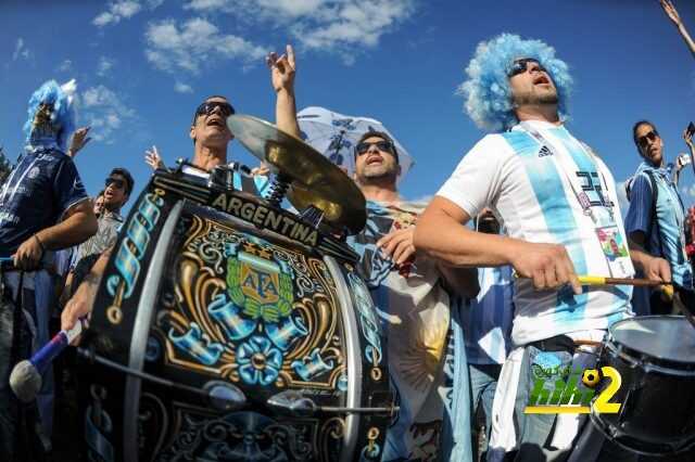 صور : مشجعي الارجنتين يتواجدون حول فندق المنتخب