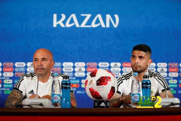 سامباولى يعترف : تشاورت مع ميسي قبل الدفع بـ أجويرو