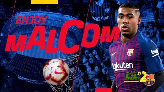 صور : مالكوم يقبل شعار برشلونة