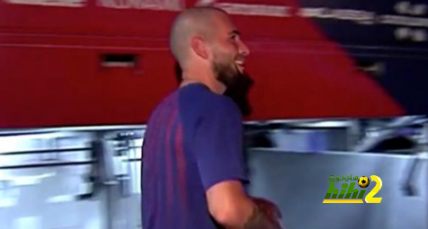 🔴 اليكس فيدال يصعد الي حافلة توتنهام بالخطأ