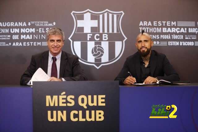 أرتورو فيدال يوقع عقد انتقاله لبرشلونة