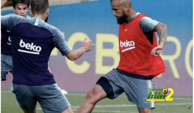 🔴 ارتورو فيدال : تدريب مُمتع تحت شمس برشلونة