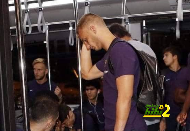 🔴 صورة :  فريق برشلونة في طريق العودة