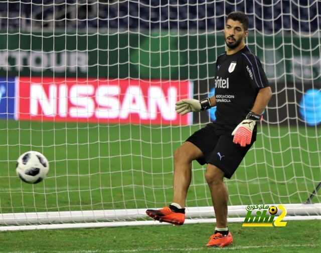 🔴  بالصور : لويس سواريز ( الحارس ) خلال تدريبات مُنتخب الاوروغواي
