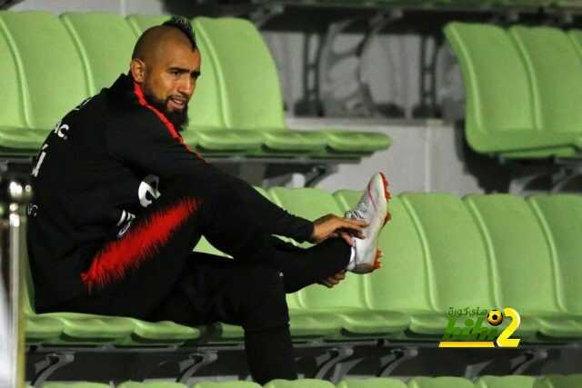 صور : فيدال خلال تدريبات المُنتخب التشيلي استعداداً للقاء كوريا