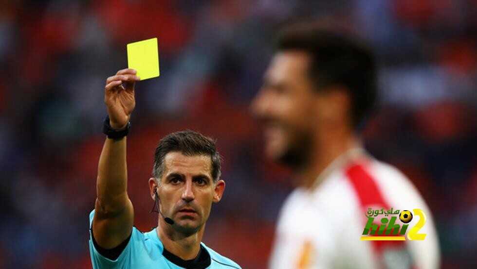 الكشف عن حكم مباراة برشلونة وإيندهوفن