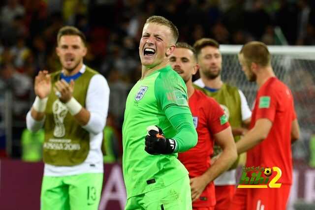 إيفرتون يربط حارسه الشاب بعقد طويل الأمد