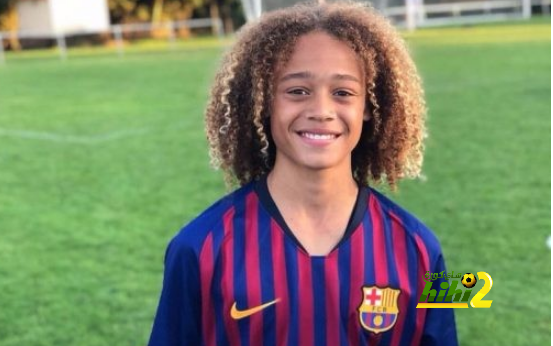 🔴 برشلونة يعمل علي تجديد عقد تشافي سيمونز