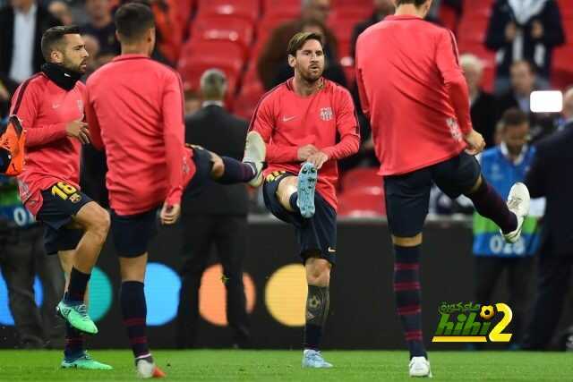 🔴 لاعبي برشلونة خلال الاحماء الأخير قبل لقاء توتنهام