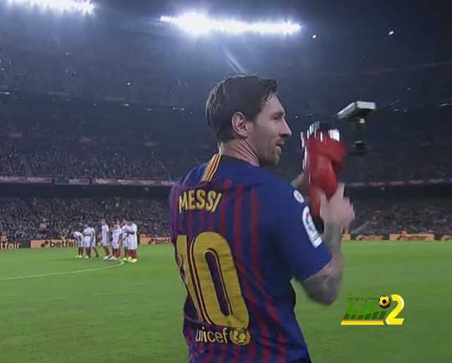 صورة : ميسي يحصل على جائزة لاعب الشهر قبل مباراة اشبيلية