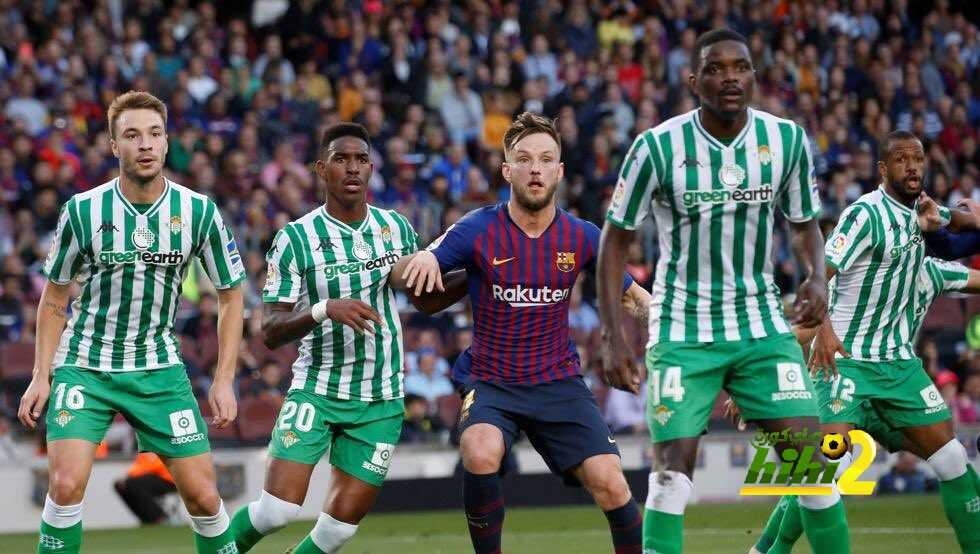 صورة : احتفال نجوم بيتيس بعد تغلبهم على برشلونة