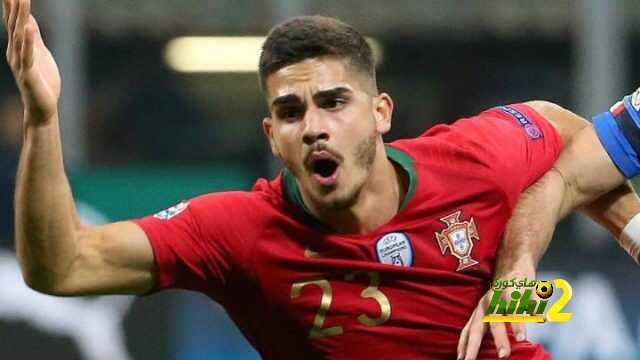 البرتغال تتقدم بهدف على بولندا في الشوط الأول