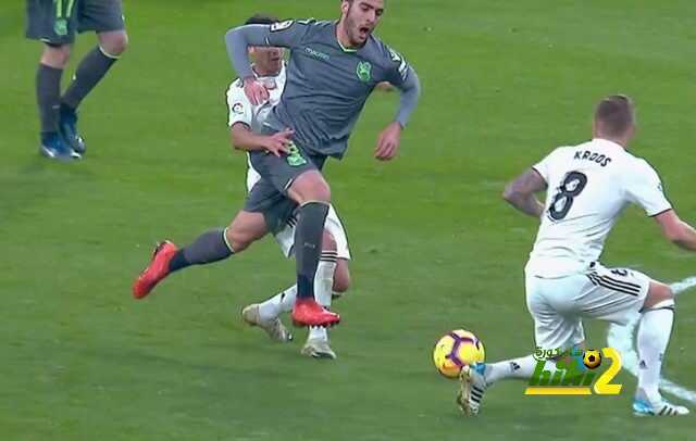 صورة : فاسكيز يمزق قميصه بعد طرده !