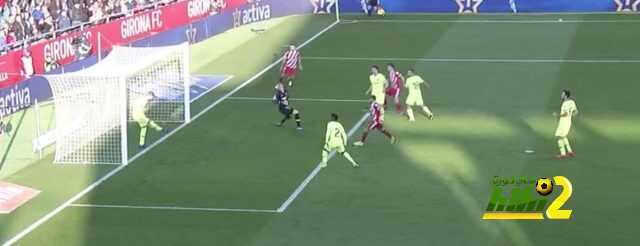 شتيغن وبيكيه ينقذان شباك برشلونة من هدف محقق