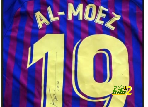 🔴 ليو ميسي يُهدي المعز علي، قميص برشلونة موقعاً ويحمل اسمه ورقمه الخاص