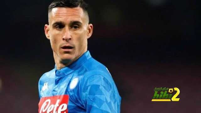 نابولي يتقدم على زيورخ بهدف في الشوط الأول