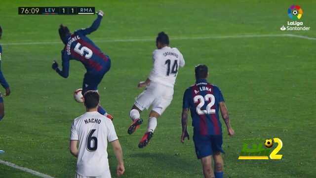 لوبيز نييتو : لقطة كاسميرو تخضع لرأيين