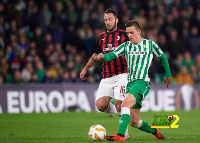 لاعب ريال بيتيس يعقب على اهتمام برشلونة بضمه .!