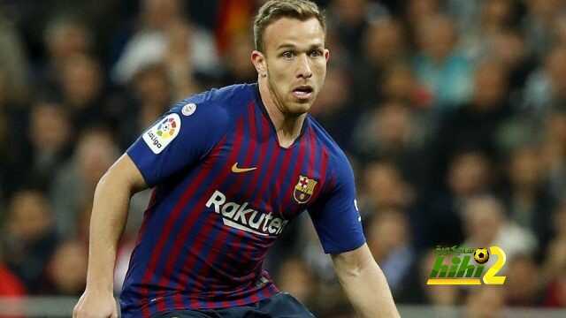 آرثر يكتسح في وسط برشلونة