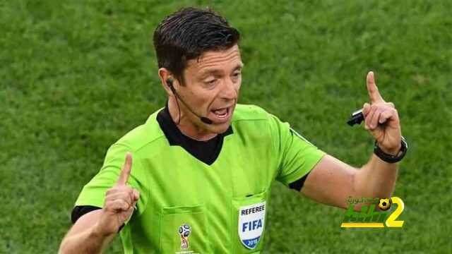الكشف عن حكم مباراة برشلونة واليونايتد