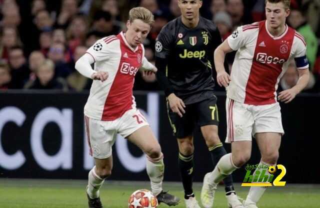 دي يونج ينفرد في دوري الأبطال