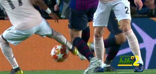 ركلة جزاء لبرشلونة والحكم يلغيها بعد اللجوء للفار !