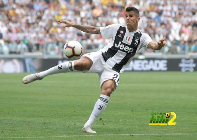 ظهير يوفنتوس بديل فالنسيا في مانشستر يونايتد