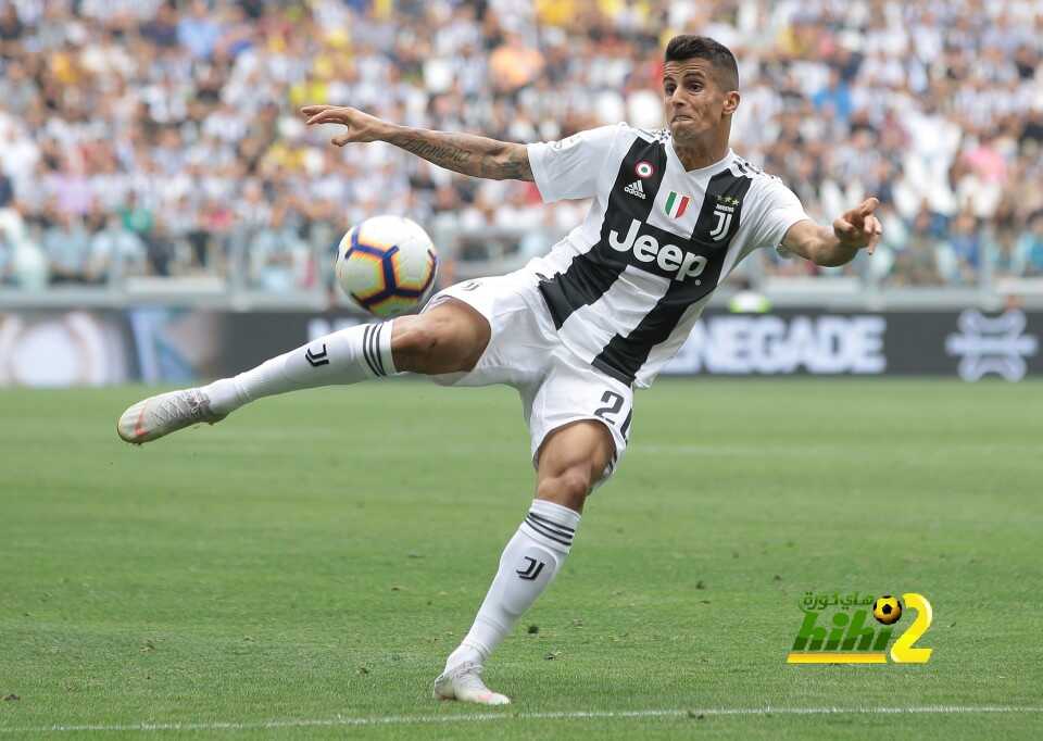 ظهير يوفنتوس بديل فالنسيا في مانشستر يونايتد