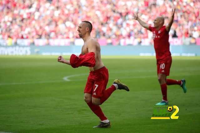 فيديو: بايرن ميونيخ يكتسح فرانكفورت بخماسية ويتوج بالبوندسليجا