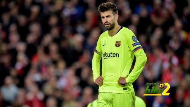 بيكيه يدافع عن مدرب برشلونة