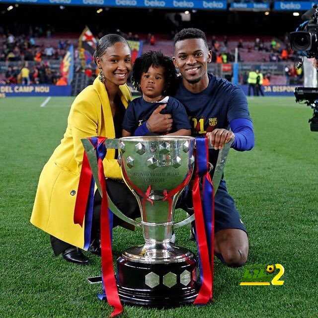 لاعب برشلونة بـ”الجلباب” فى عطلته بالإمارات