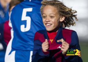 سبب انتقال سيمونز عن برشلونة .!