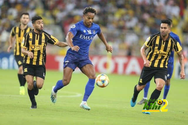 الهلال يضمن مقعداً في نصف النهائي