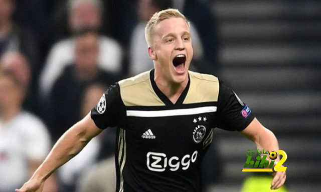 ما بين إيركسن ودي بيك.. جمهور ريال مدريد يصدر الحكم النهائي