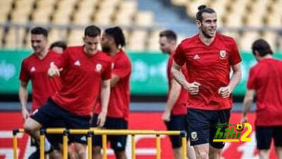 صور.. بيل يتدرب مع منتخب ويلز رغم إصابته