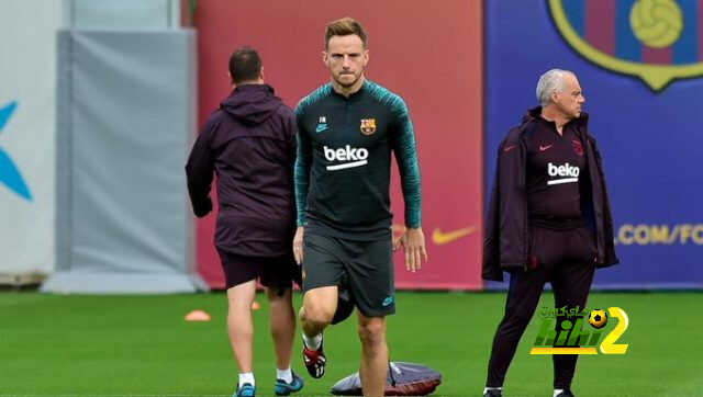 بيكيه وراكتيتش يتدربان منفردين في برشلونة بسبب الإصابة