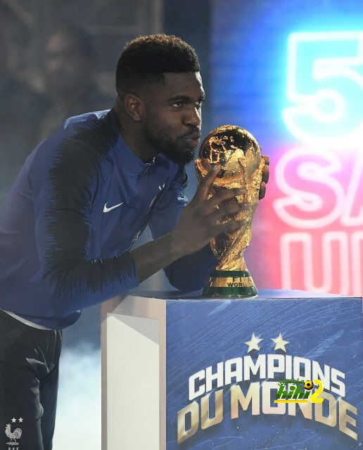 مدافع برشلونة يحتفل بعيد ميلاده
