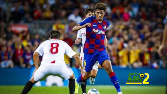 ليفركوزن يطلب ضم مدافع برشلونة