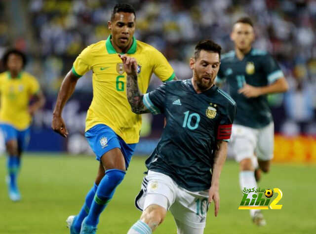 فيديو: ميسي يحمل كأس السوبر كلاسيكو