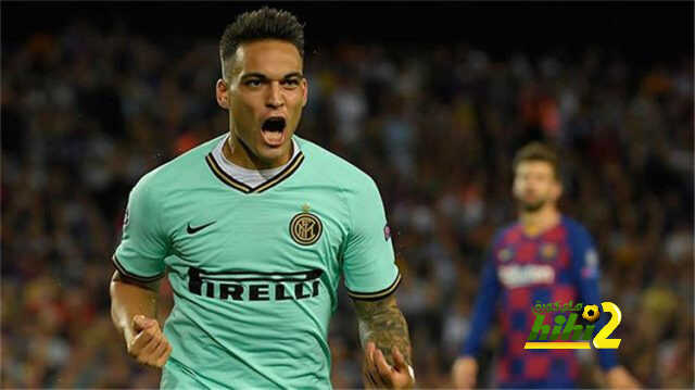 بسبب برشلونة إنتر ميلان يراقب مهاجم بارما