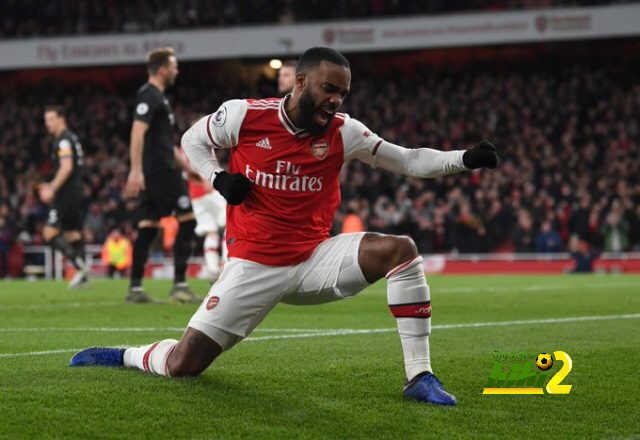 لاكازيت يتفوق على لاعبي الدوري الإنجليزي