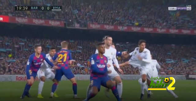 الضغط علي الحكم فن يجيده برشلونة