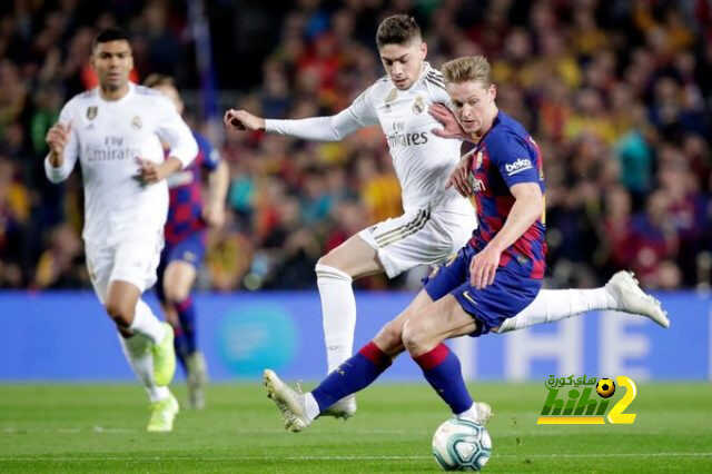 دي يونج : يجب أن يفوز برشلونة حينما يلعب على ملعبه