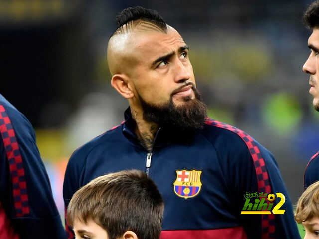 تقارير: جلسة بين وكيل فيدال ومسؤولي برشلونة لحسم موقفه
